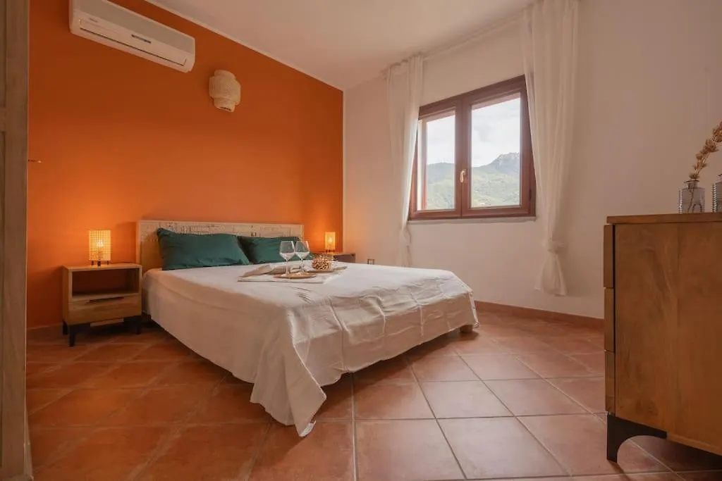 Apartamento Fewo Mit Einmaligem Bergpanorama Torpè