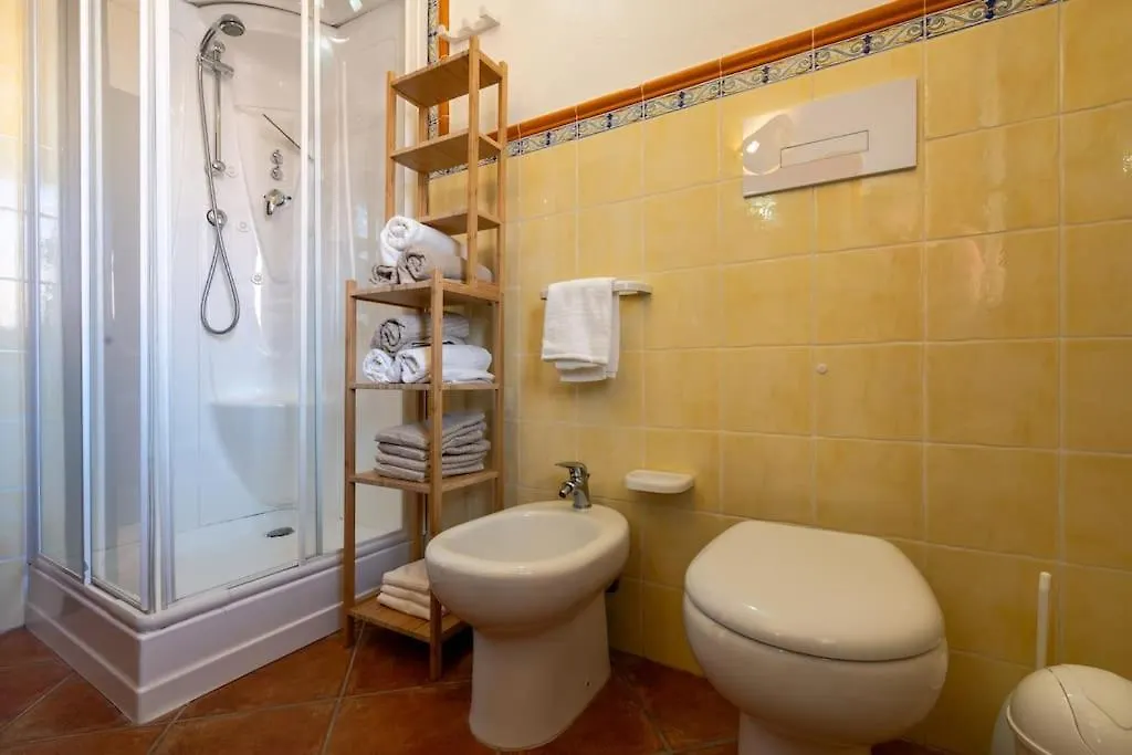Apartamento Fewo Mit Einmaligem Bergpanorama Torpè